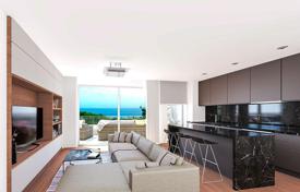 Пятикомнатные апартаменты с большой террасой и видом на море в 700 метрах от пляжа, Торремолинос, Испания за 555 000 €