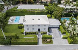 Современная вилла с задним двором, бассейном, зоной отдыха, садом и гаражом, Майами-Бич, США за $3 850 000