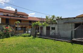 Двухэтажный дом с садом и гаражом в Свето при Комну, Словения. Цена по запросу