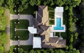 Современная вилла с задним двором, бассейном, террасой и гаражом, Пайнкрест, США за 3 067 000 €
