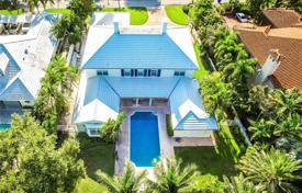 Элегантная вилла с участком, бассейном, гаражом и террасой, Майами, США за $5 950 000