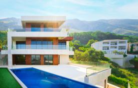Трёхэтажная вилла с прекрасным видом на море и бассейном, Режевичи, Будва, Черногория за 2 300 000 €