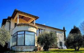 Двухэтажная вилла с садом и гаражом во Флоренции, Тоскана, Италия за 2 090 000 €