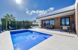 Дом с видом на море и горы на просторном участке, Бенидорм, Испания за 599 000 €