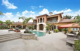 Меблированная вилла с садом, бассейном, гаражом и террасой, Майами, США за 4 327 000 €