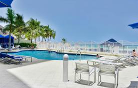 Меблированная четырехкомнатная квартира на первой линии от пляжа в Санни-Айлс-Бич, Флорида, США за $840 000