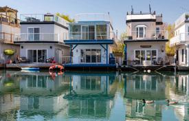 Дом в городе в Скарборо, Торонто, Онтарио,  Канада за C$996 000