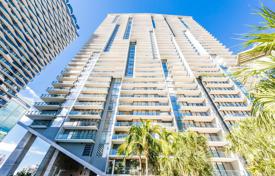 Современные апартаменты с террасой в здании с бассейном и спа-салоном, Майами, США за 744 000 €