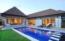 Новый комплекс вилл с бассейнами и садами рядом с пляжем и гаванью, Пхукет, Таиланд за От $654 000