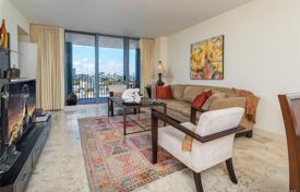 Современные апартаменты с видом на океан в резиденции на первой линии от пляжа, Майами-Бич, Флорида, США за $850 000