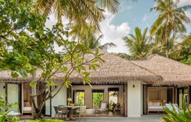 Вилла с видом на море и бассейном в резиденции со спа-центром, на первой линии у моря, Атолл Таа, Мальдивы за 10 400 € в неделю
