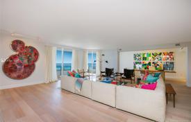 Отремонтированная пятикомнатная квартира в шаге от пляжа, Майами-Бич, Флорида, США за 4 629 000 €