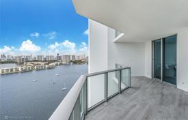 Светлая трехкомнатная квартира на первой линии от океана в Авентуре, Флорида, США за 741 000 €