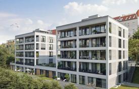 Комфортабельные апартаменты террасой в жилом комплексе с подземным гаражом и садом, Кройцберг, Берлин, Германия за 848 000 €