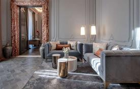 Элитные исторические апартаменты с фресками в центре города, Рим, Италия за $31 300 в неделю