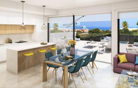 Двухуровневые апартаменты с большой террасой в 800 метрах от пляжа, Гвардамар, Испания за 378 000 €