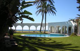 Уникальная вилла всего в 20 метрах от пляжа, Гуадальмина Баха, Андалусия, Испания за 11 000 € в неделю