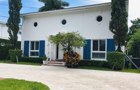 Уютный коттедж с садом, задним двором и зоной отдыха, Майами-Бич, США за 2 002 000 €