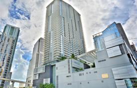 Просторные апартаменты с террасой и видом на реку в здании с бассейнами и спа-центром, Майами, США за 884 000 €