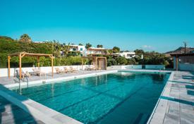 Двухэтажная вилла с садом в 80 метрах от пляжа, Миконос, Греция. Цена по запросу