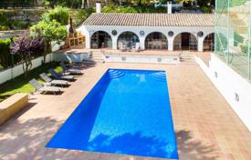 Вилла с садом, бассейном и парковкой, 400 метров до пляжа, Тосса‑де-Мар, Жирона, Испания за 3 500 € в неделю