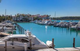Апартаменты с видом на порт и поле для гольфа в Фишер Айленд, Флорида, США за $1 150 000