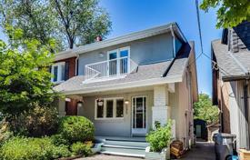 Дом в городе на Сент-Клементс-авеню, Олд Торонто, Торонто,  Онтарио,   Канада за C$2 684 000