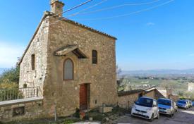 Исторический дом с панорамным видом на местность в центре Ассизи, Умбрия, Италия за 1 300 000 €