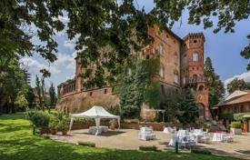 Замок с парком рядом с Монферрато, Пьемонт, Италия за 2 500 000 €