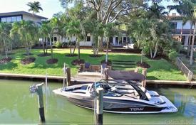 Отремонтированная вилла с бассейном, гаражом, террасой и видом на залив, Майами, США за 5 538 000 €