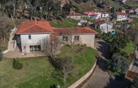 Трехэтажная вилла с панорамным видом и конюшнями, Амаранти, Португалия за 750 000 €
