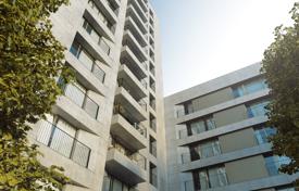Двухкомнатная квартира с несколькими балконами и паркингом в новом доме, Лиссабон, Португалия за 353 000 €
