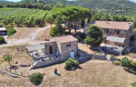Отреставрированная усадьба с оливковой плантацией в Суверето, Тоскана, Италия за 1 980 000 €