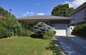 Дом в городе в Этобико, Торонто, Онтарио,  Канада за C$1 333 000