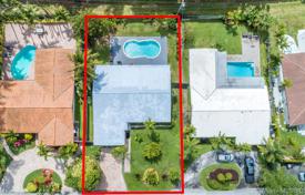 Комфортабельная вилла с задним двором, бассейном, патио и парковкой, Майами, США за $875 000