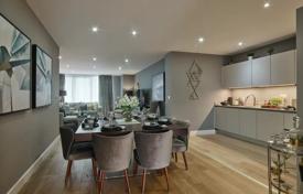 Меблированные трехкомнатные апартаменты с балконом в новой резиденции, Лондон, Великобритания за £525 000
