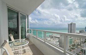 Просторная меблированная квартира с видом на город, залив и океан, в кондоминиуме с 4 бассейнами, Майами-Бич, Флорида за 1 326 000 €