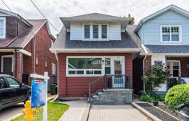 Дом в городе в Восточном Йорке, Торонто, Онтарио,  Канада за C$987 000