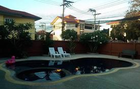 Дом в городе в Джомтьене, Паттайя, Чонбури,  Таиланд за $3 160 в неделю