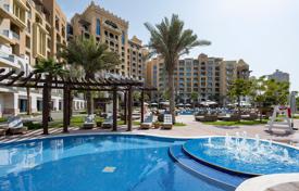 Большой жилой комплекс на берегу моря с круглосуточным обслуживанием, отелем и бассейнами, Доха, Катар за От $4 656 000