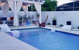 Дом в городе в Севере Майами Бич, США за $800 000