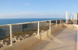 Современный пентхаус с двумя террасами и видом на море в светлой резиденции с бассейном, недалеко от пляжа, Нетания, Израиль за 1 496 000 €