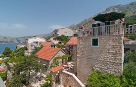 Каменная вилла с тремя гостевыми домами в 50 метрах от моря, Омиш, Хорватия за 960 000 €