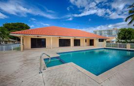 Просторная вилла с задним двором, бассейном и гаражом, Халландейл-Бич, США за 1 815 000 €