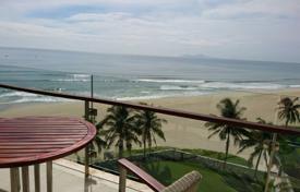 Комфортабельный пентхаус с террасой и видом на море в элитном курортном комплексе, на первой линии от пляжа, Дананг, Вьетнам за 1 676 000 €